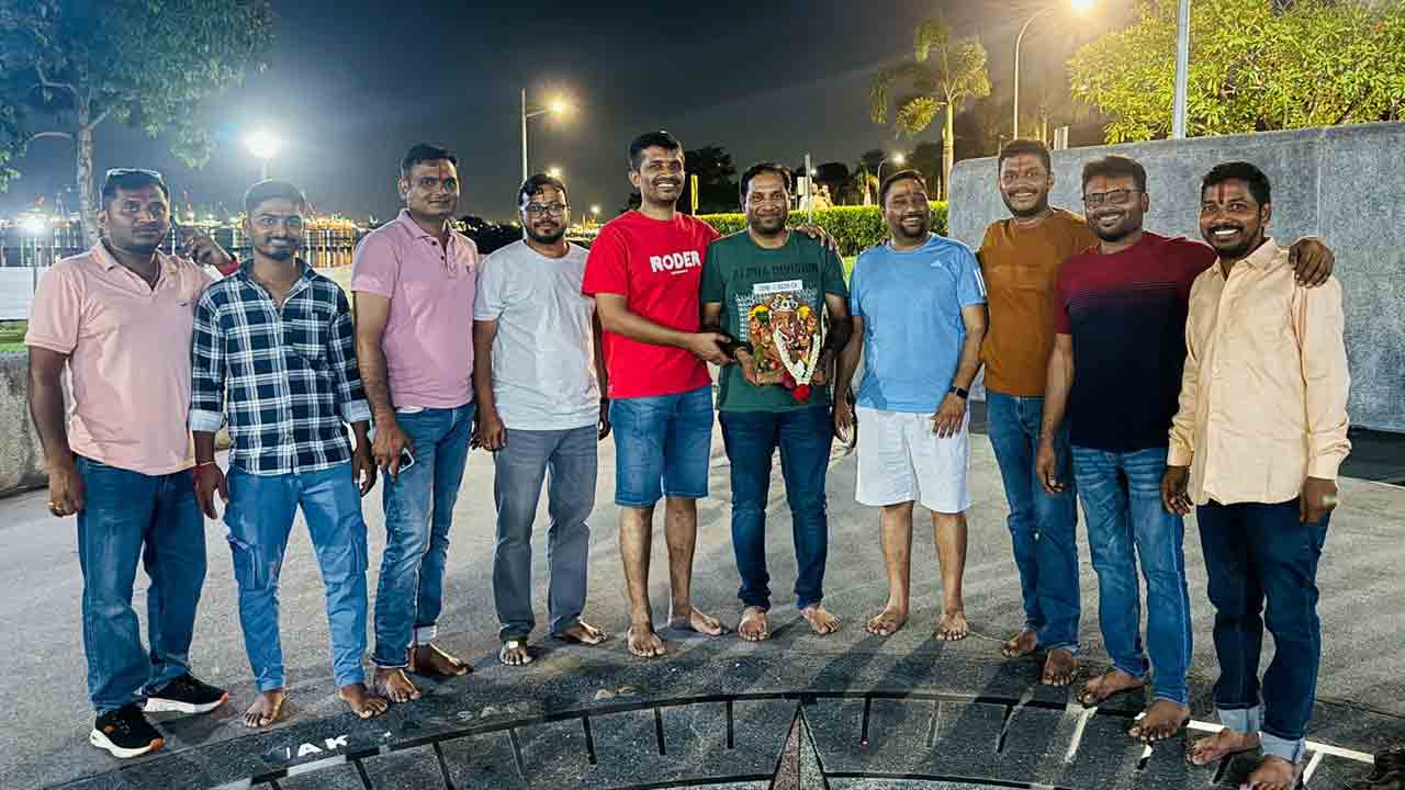 Ganesh Immersion | సింగపూర్‌లో ఘనంగా వినాయక చవితి.. నిమజ్జనంలో పాల్గొన్న కరీంనగర్ వాసులు..!
