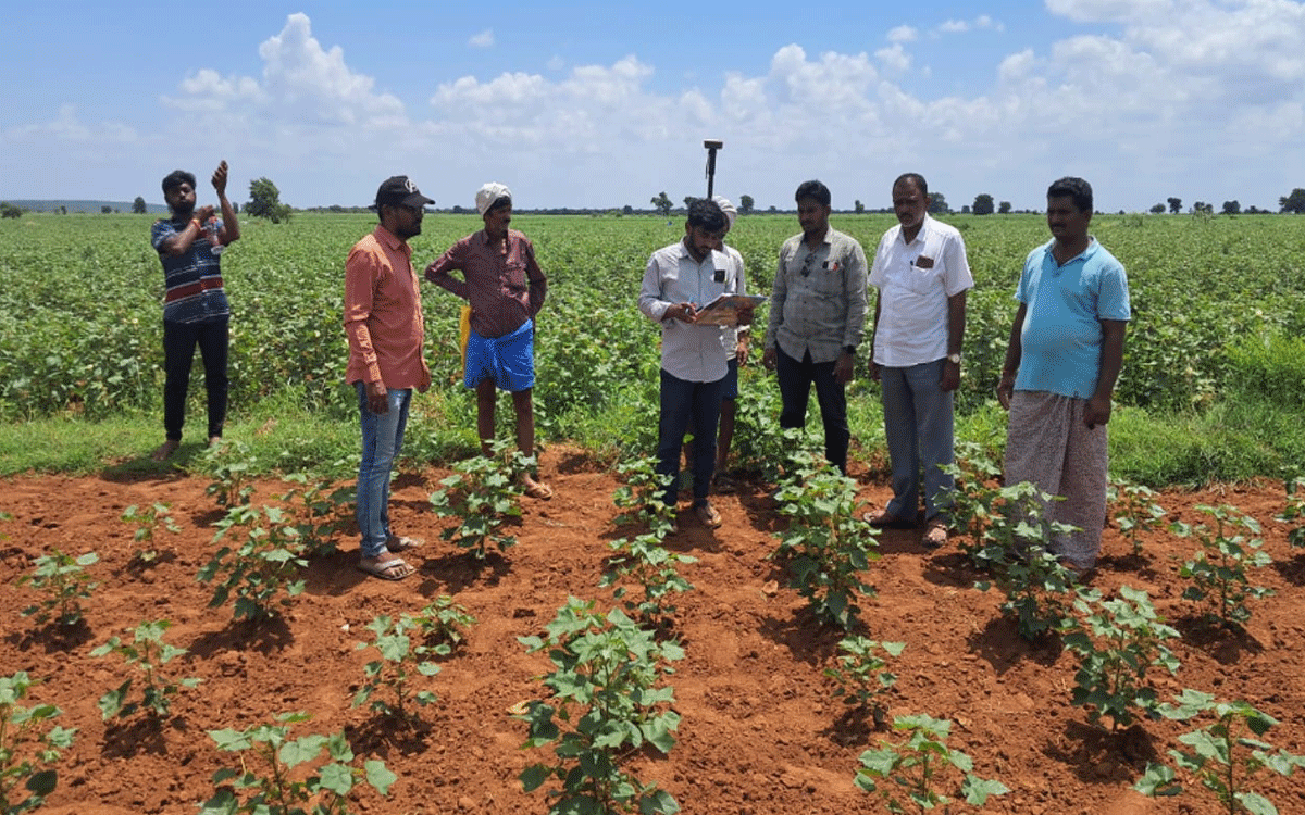 Chandampet : భూ సర్వేకు రైతులు సహకరించాలి : తాసీల్దార్ శ్రీధర్ బాబు
