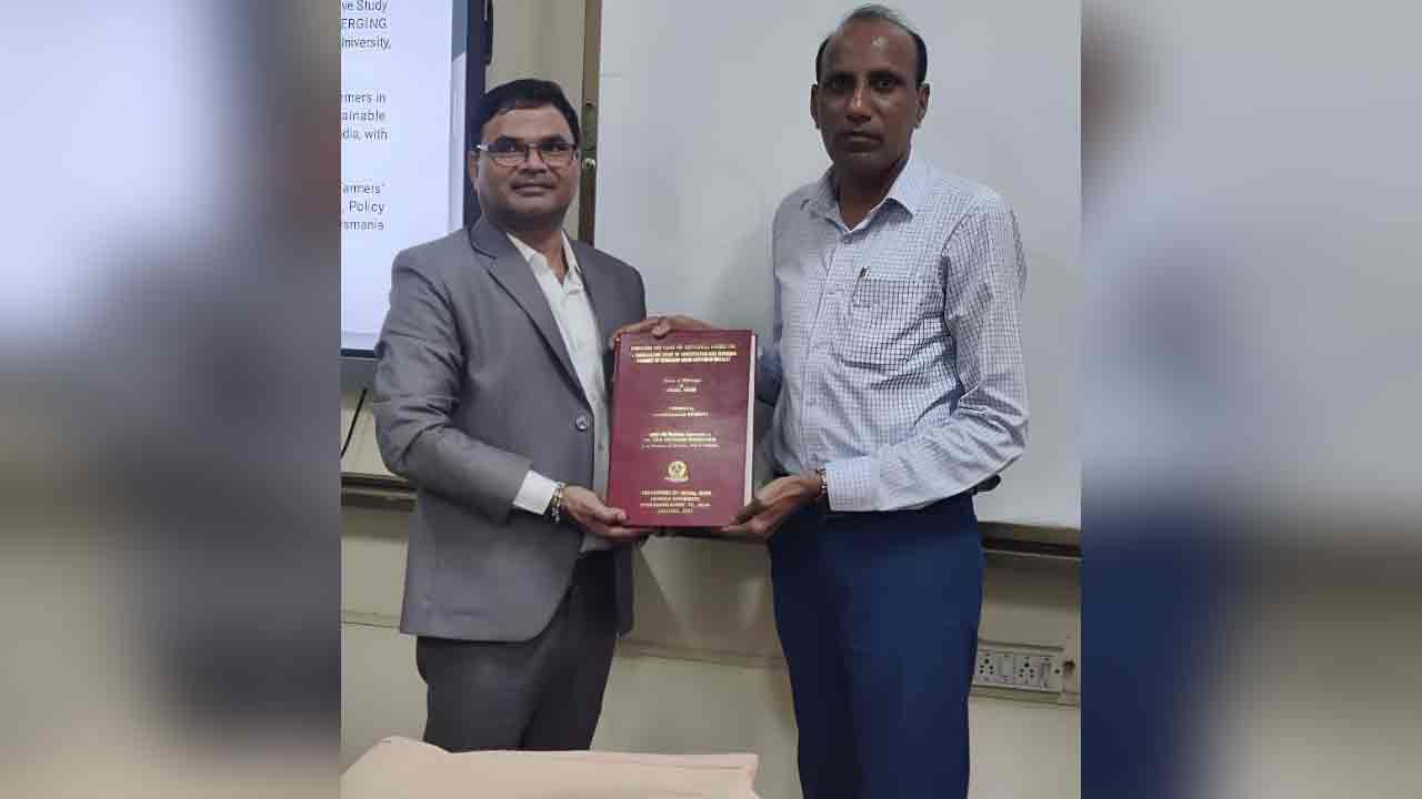 PhD Award | ఓయూ సోషియాలజీ విభాగంలో శ్రీనివాస్ కత్తెరసాలకు డాక్టరేట్