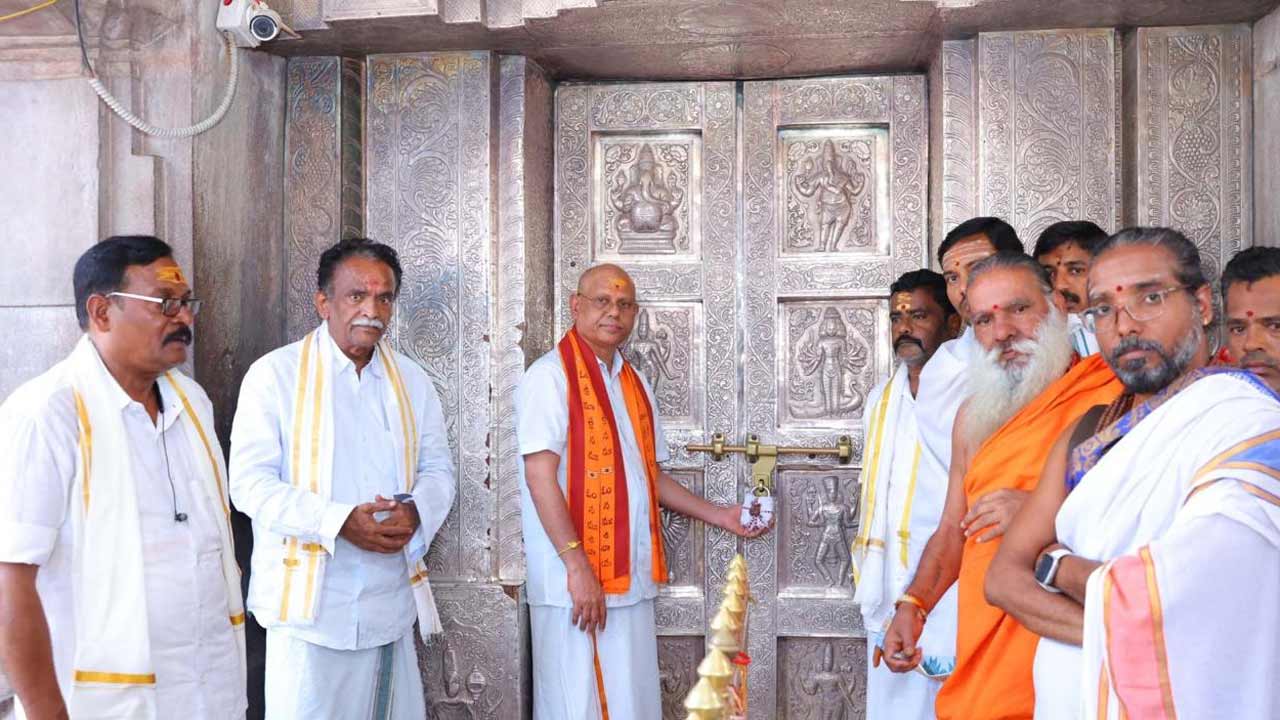 Srisailam | చంద్రగ్రహణం ఎఫెక్ట్‌.. ఒంటి గంటకే శ్రీశైలం ఆలయం మూసివేసిన అధికారులు