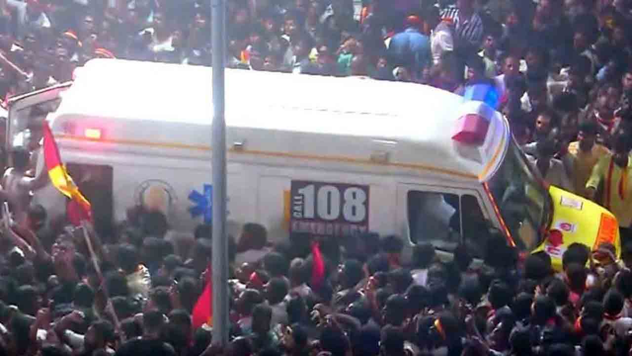 Karur Stampede | 39కి పెరిగిన మృతులు.. విజయ్‌ సభలో తొక్కిసలాటపై నివేదిక కోరిన కేంద్ర హోంశాఖ