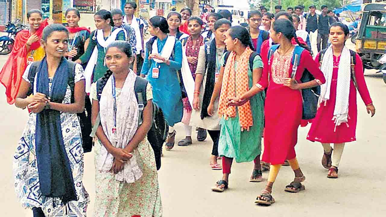 Fee Reimbursement | పాత ఫీజు బకాయిలు ఇవ్వం!.. ప్రైవేట్‌ విద్యాసంస్థలను మోసగించిన కాంగ్రెస్‌ సర్కారు