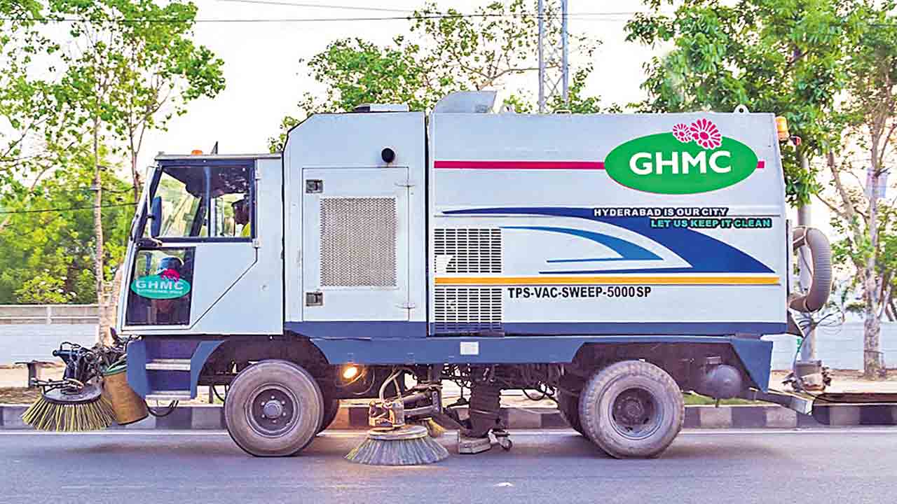 మళ్లీ రోడ్లపై  నిధుల స్వీపింగ్‌!