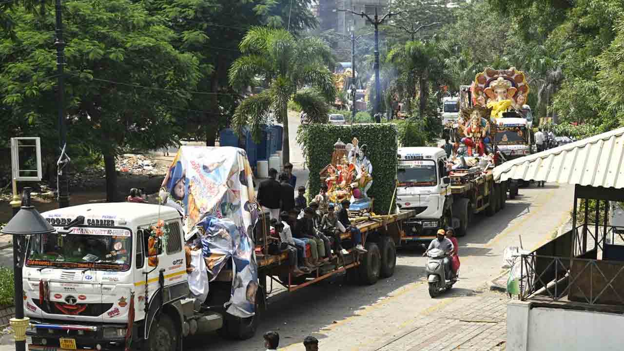 Traffic Jam | వినాయక విగ్రహాల నిమజ్జనం.. ట్యాంక్‌బండ్‌ పరిసరాల్లో నెమ్మదిగా కదులుతున్న వాహనాలు