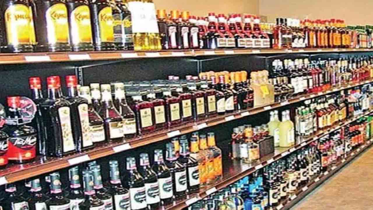 ఎస్సీ, ఎస్టీ, గౌడలకు 24 మద్యం షాపుల కేటాయింపు