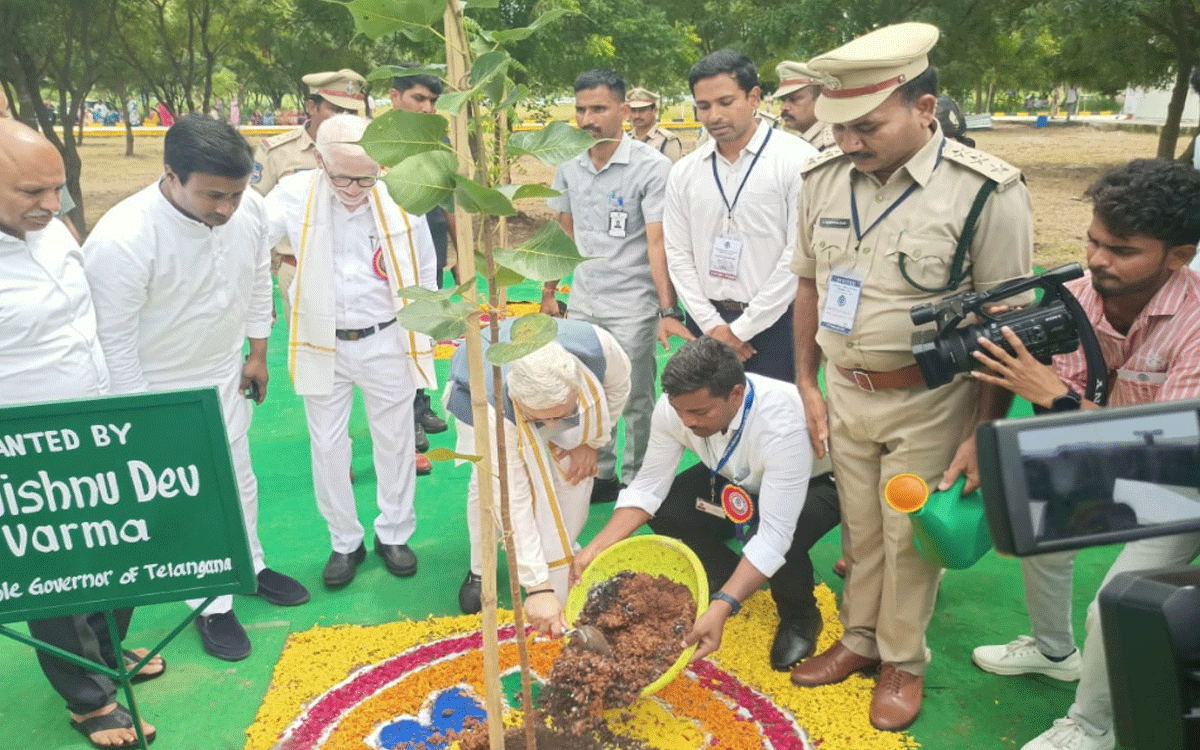 Ramagiri : విద్యార్థుల సర్వతోముఖాభివృద్ధికి ‘మహాత్మ’ తోడ్పాటు : గవర్నర్ జిష్ణుదేవ్ వర్మ