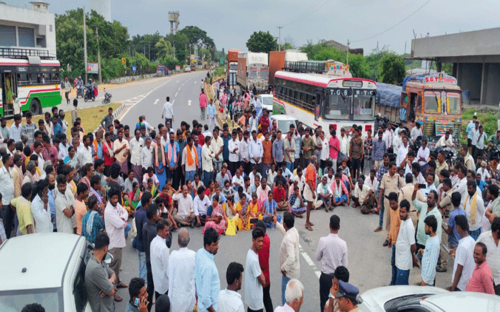 Tipparthy : నార్క‌ట్‌ప‌ల్లి-అద్దంకి హైవేపై రైతుల ధర్నా