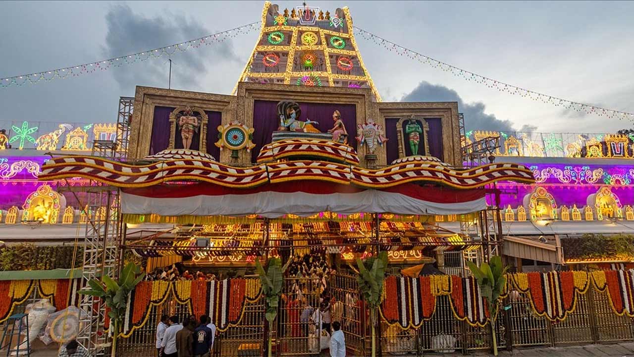 Tirumala | తిరుమలకు పోటెత్తిన భక్తులు.. కొండపైకి ప్రైవేటు వాహనాలకు నో పర్మిషన్‌!
