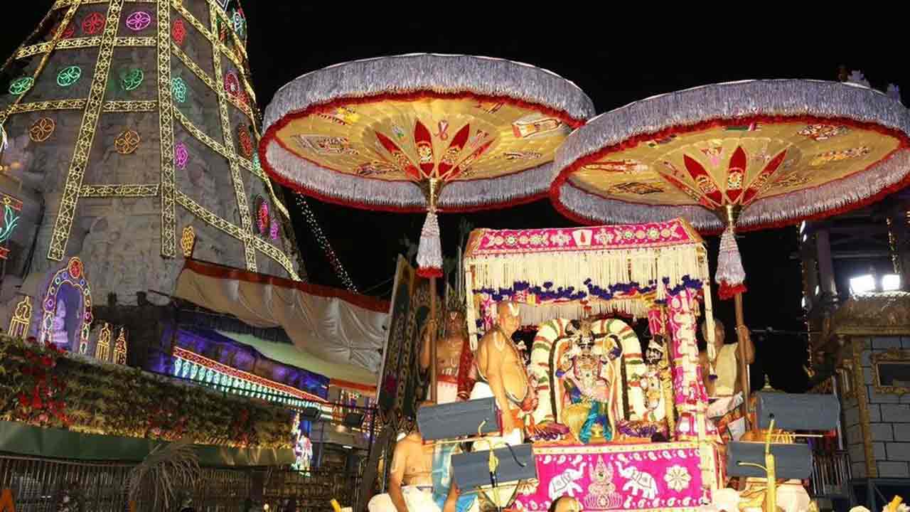 Tirumala | గొడుగుల ఊరేగింపులో కానుకలు ఇవ్వకండి.. భక్తులకు టీటీడీ సూచన