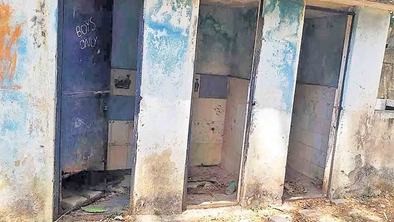 ఆడబిడ్డల ఆత్మగౌరవానికి భంగం