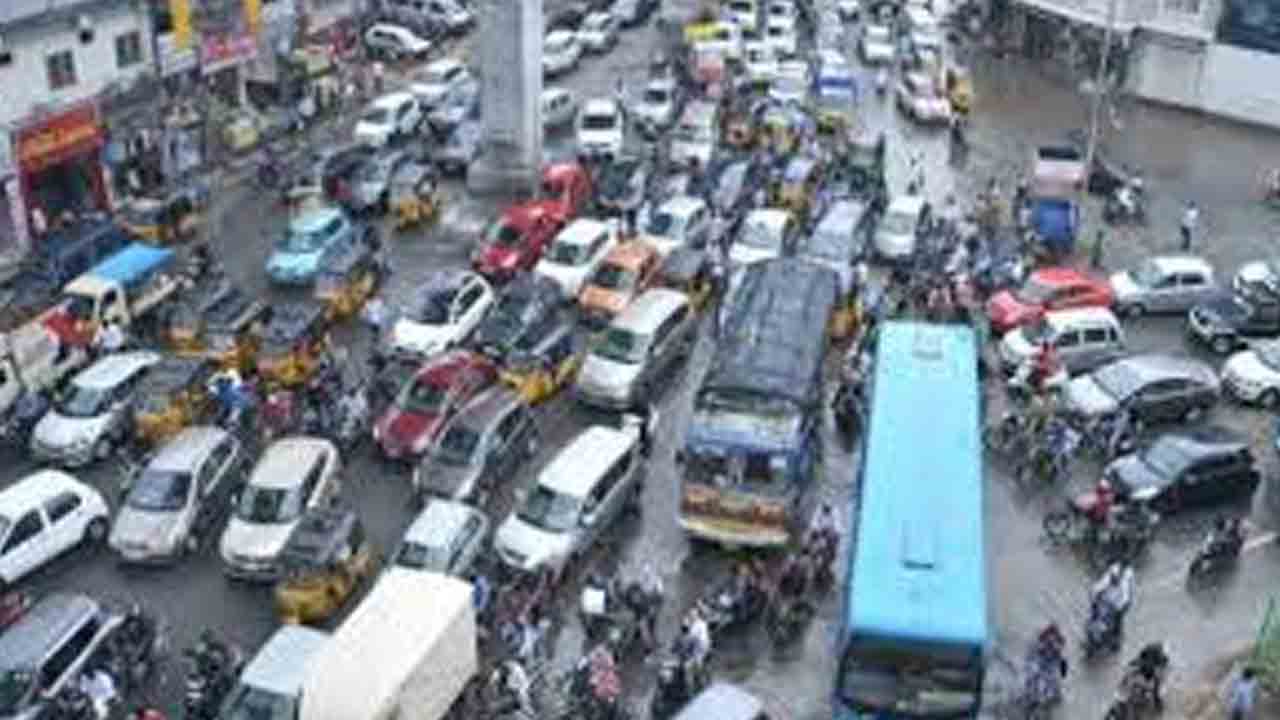 Traffic jam | చాద‌ర్‌ఘాట్ వ‌ద్ద భారీగా ట్రాఫిక్ జామ్‌.. నెమ్మ‌దిగా క‌దులుతున్న వాహ‌నాలు