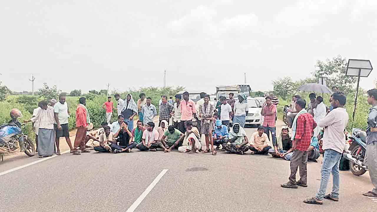 ఉసురు తీస్తున్న యూరియా!.. కుటుంబాల్లో చిచ్చు, రైతుల మధ్య కొట్లాటలు