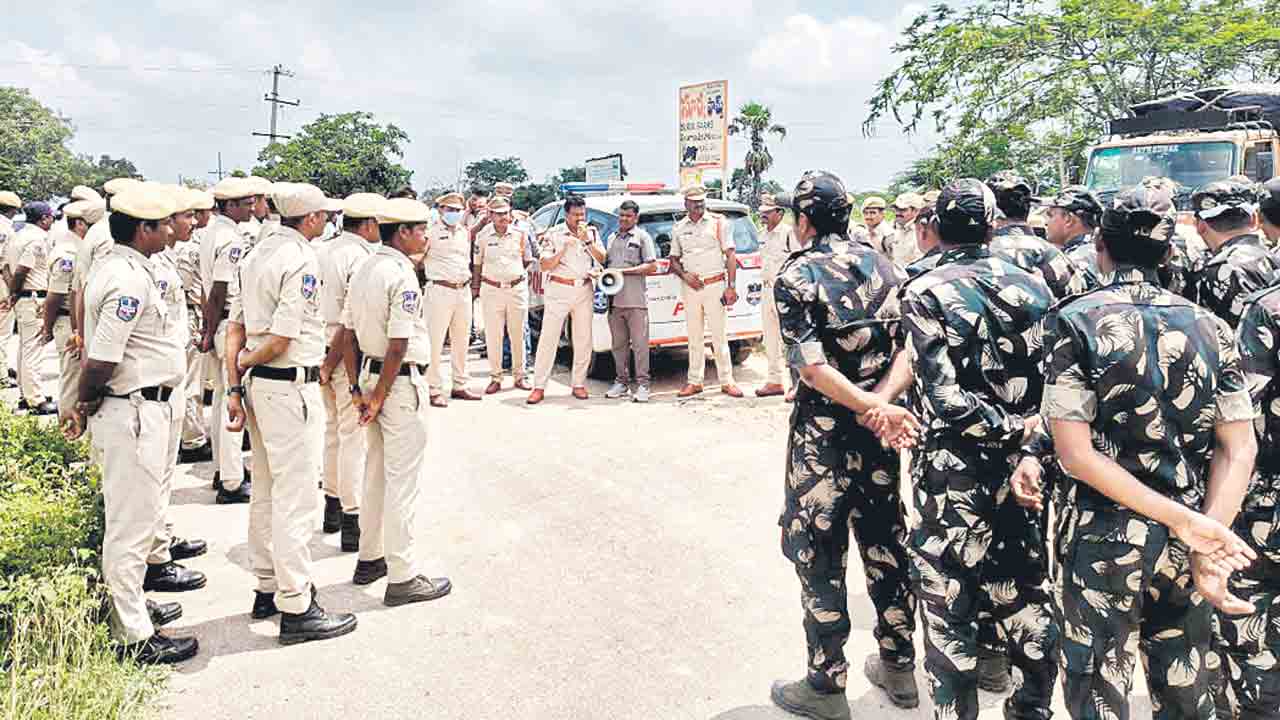 ఆక్రోశం ముందు.. ఆంక్షలు బేఖాతర్‌.. రీజినల్‌ బాధితుల రణభేర
