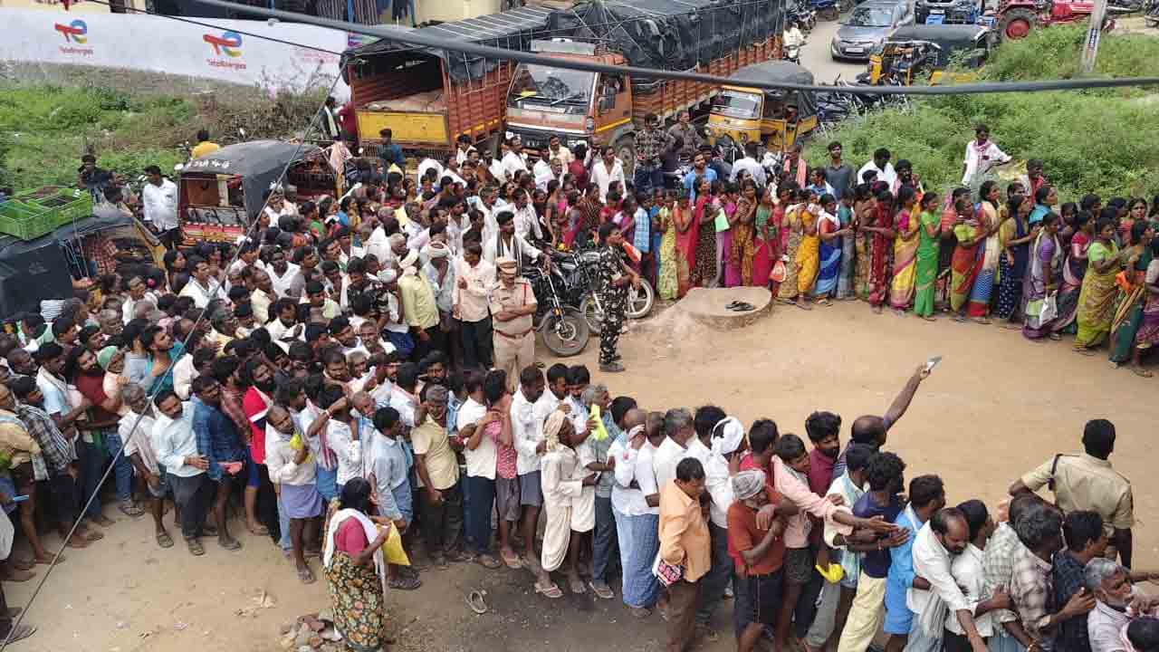 Thungathurthy | తుంగతుర్తిలో యూరియా కష్టాలు..