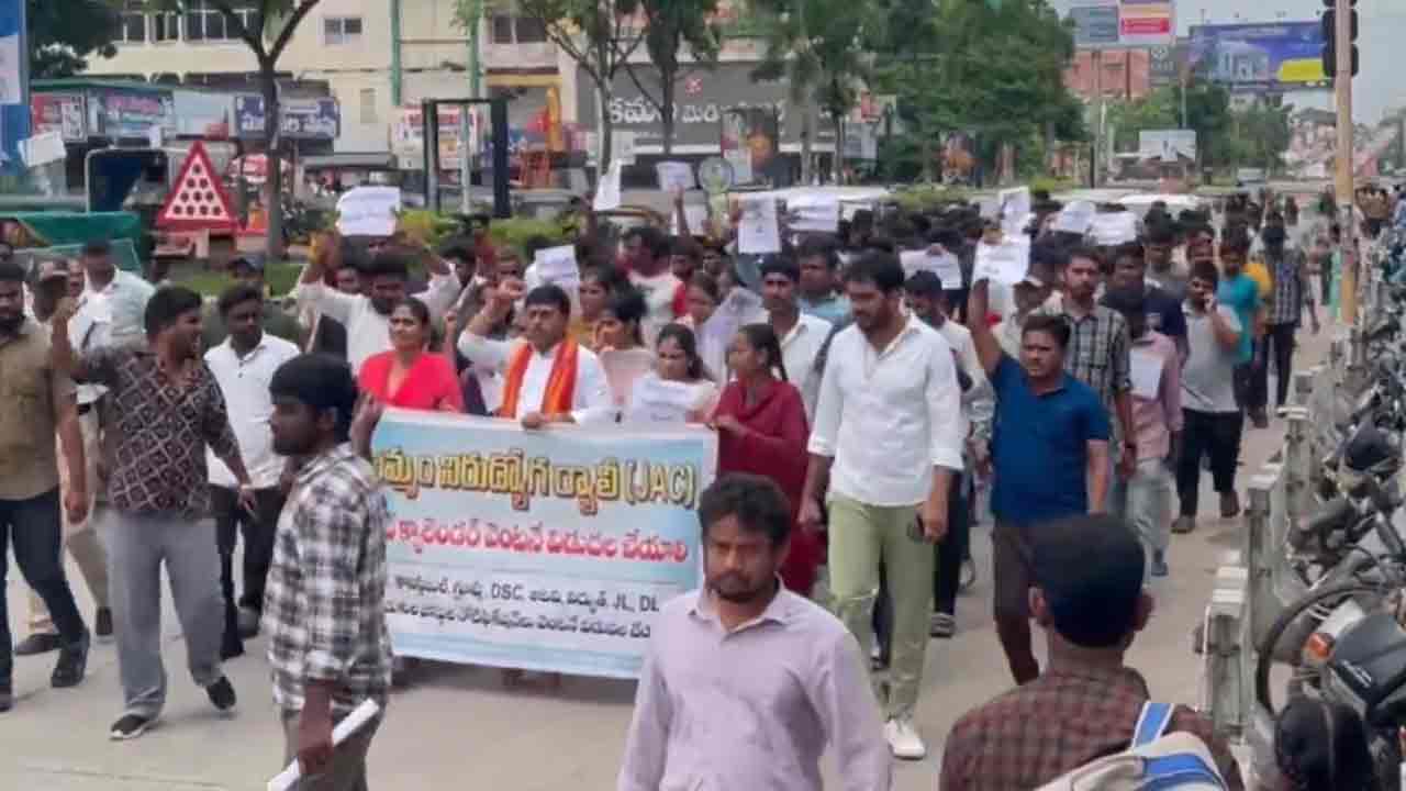 Un Employees | ఖమ్మంలో కదం తొక్కిన నిరుద్యోగ యువత.. జాబ్ క్యాలెండ‌ర్ విడుద‌ల‌కు డిమాండ్