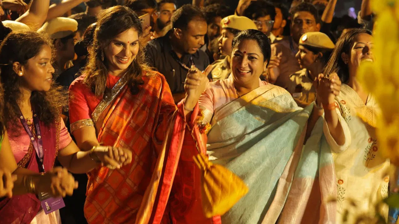 Upasana | ముఖ్య‌మంత్రితో క‌లిసి ఢిల్లీలో బ‌తుక‌మ్మ ఆడిన ఉపాస‌న‌.. వైర‌ల్ అవుతున్న ఫొటోలు, వీడియోలు