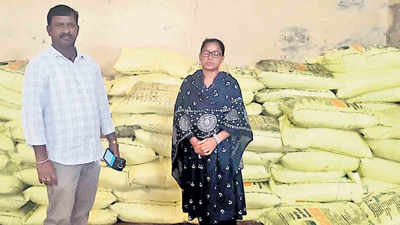 దక్కని బస్తాలు.. తీరని కష్టాలు