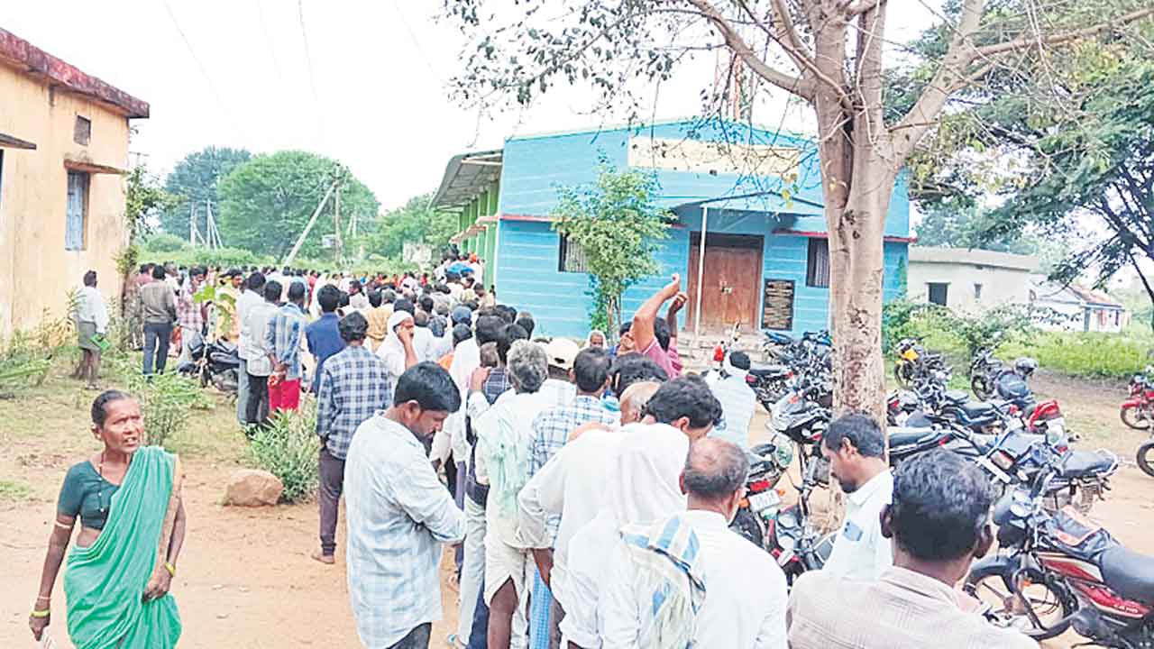 రైతన్నకు యూరియా దిగులు