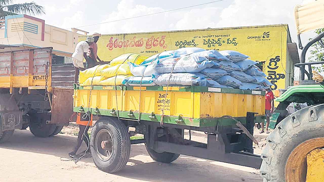 రైతుల పేరిట యూరియా పక్కదారి