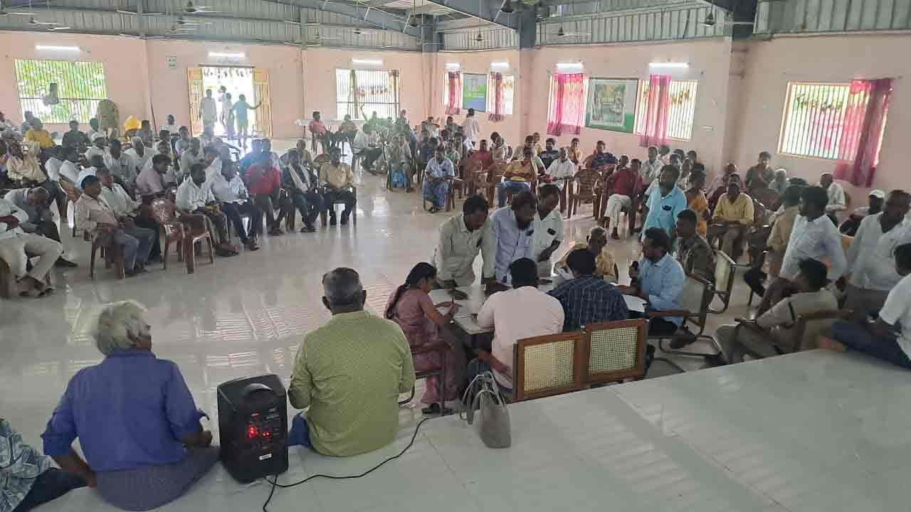 Urea | సిరిసిల్లలో యూరియా కోసం తప్పని పాట్లు