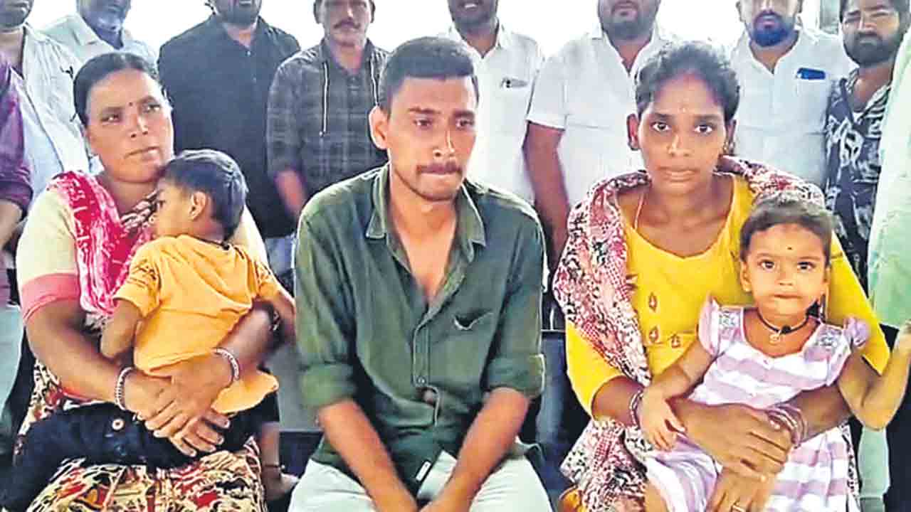 Komatireddy Venkat Reddy | మంత్రి కోమటిరెడ్డి జిల్లాలో గిరిజనుడిపై థర్డ్‌డిగ్రీ.. యూరియా నిరసనలో పాల్గొనడమే నేరమట!