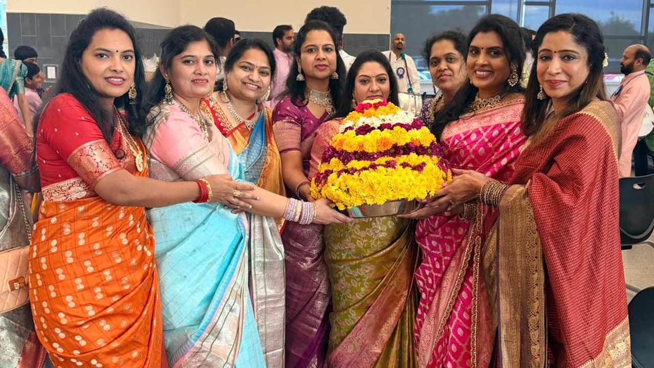 Bathukamma | అమెరికాలోని చార్లెట్‌ నగరంలో ఘనంగా బతుకమ్మ పండుగ