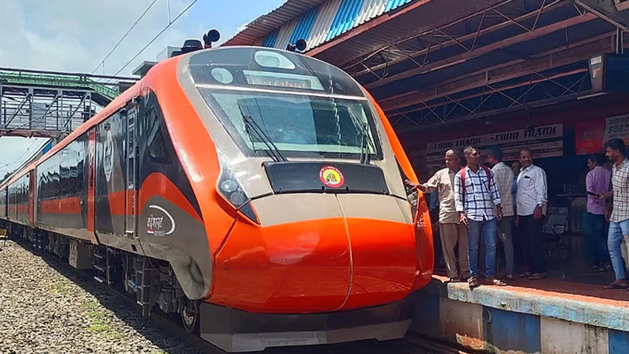 Vande Bharat Sleeper Express: ఢిల్లీ-పాట్నా మధ్య తొలి వందేభారత్ స్లీపర్ ఎక్స్ప్రెస్ రైలు