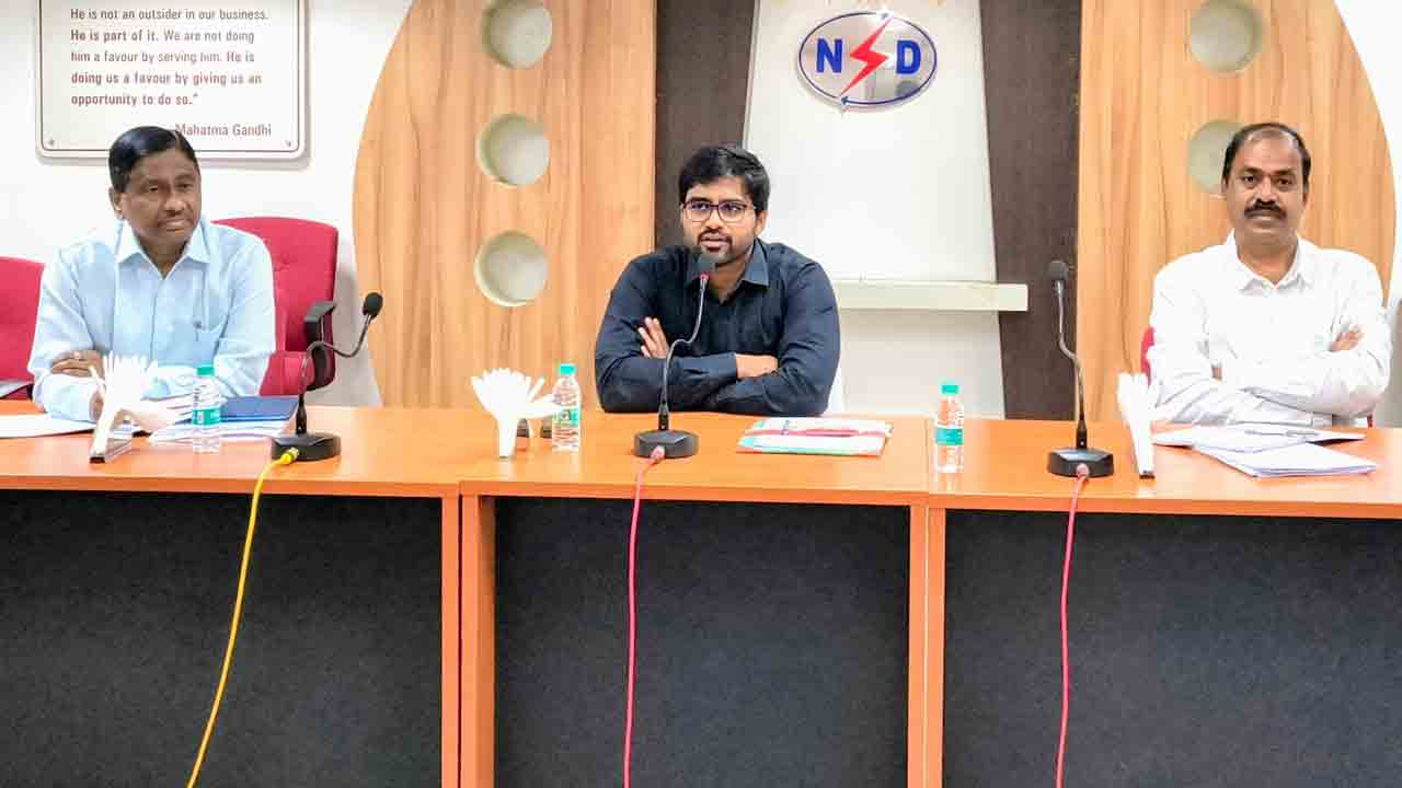 Karnati Varun Reddy | విద్యుత్తు లైన్లపై బ్రాడ్ బ్యాండ్ కేబుల్ వైర్లు ఉండొద్దు : కర్నాటి వరుణ్‌రెడ్డి