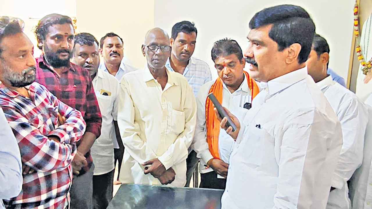 లిఫ్ట్‌లను ప్రారంభించి చెరువులు నింపాలి