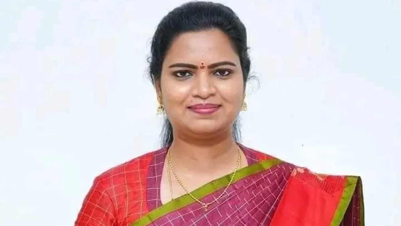 Vidadala Rajini | వైసీపీకి షాక్‌.. విడదల రజినీపై డిజిటల్‌ బుక్‌లో ఫిర్యాదు!