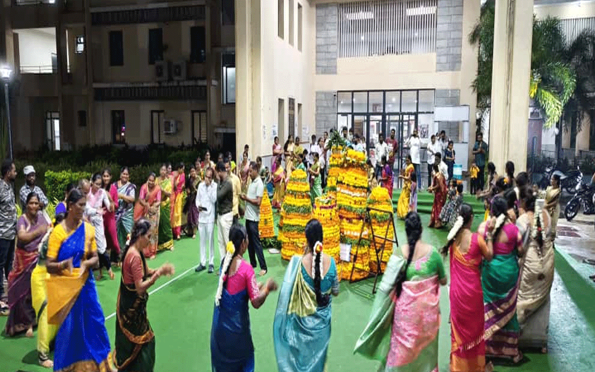 Kothagudem Urban : కొత్త‌గూడెం కలెక్టరేట్‌లో నాల్గొవ రోజు బతుకమ్మ వేడుకలు