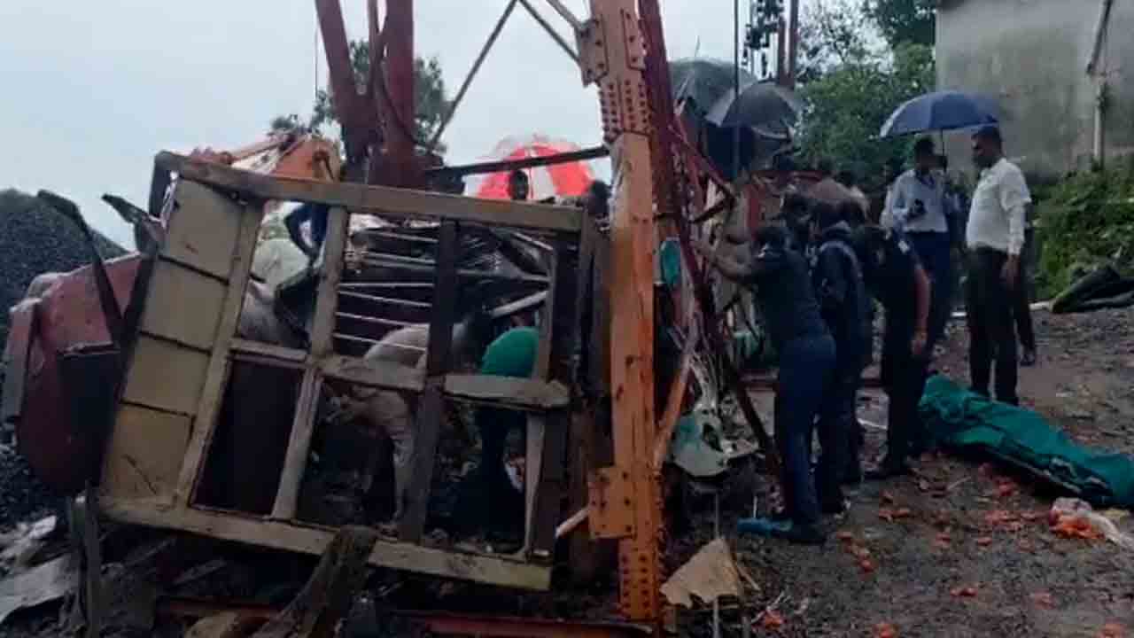 cargo ropeway snaps | కొండపై ఉన్న ఆలయం వద్ద తెగిన కార్గో రోప్‌ వే.. ఆరుగురు   మృతి