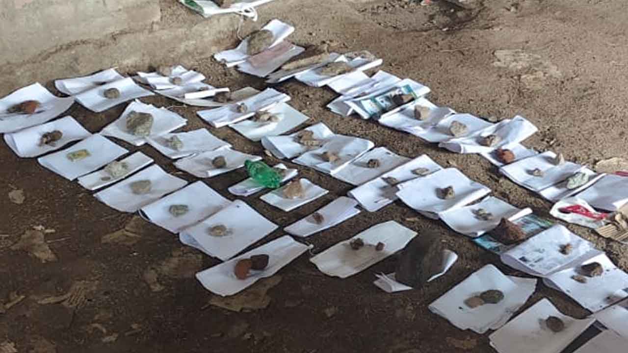 Urea | యూరియా కోసం లైన్లో జిరాక్స్ పత్రాలు.. బస్తా యూరియా కోసం రైతుల తిప్పలు