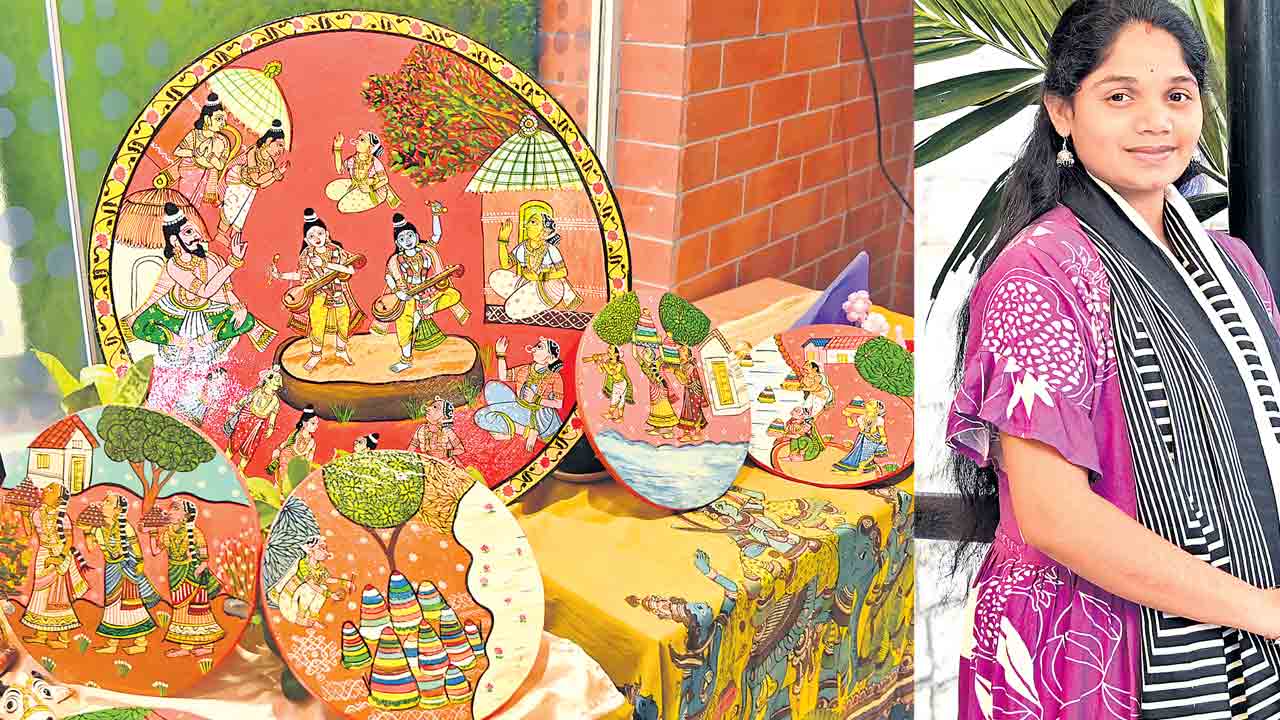 బతుకమ్మ సంబురం నకాశీ సిత్రంలో భద్రం