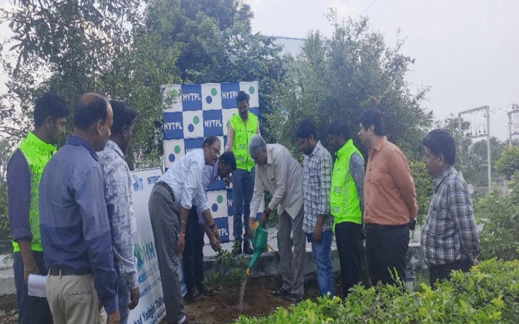 Bibinagar : 'మొక్కలు నాటండి.. ప్రకృతిని కాపాడండి'
