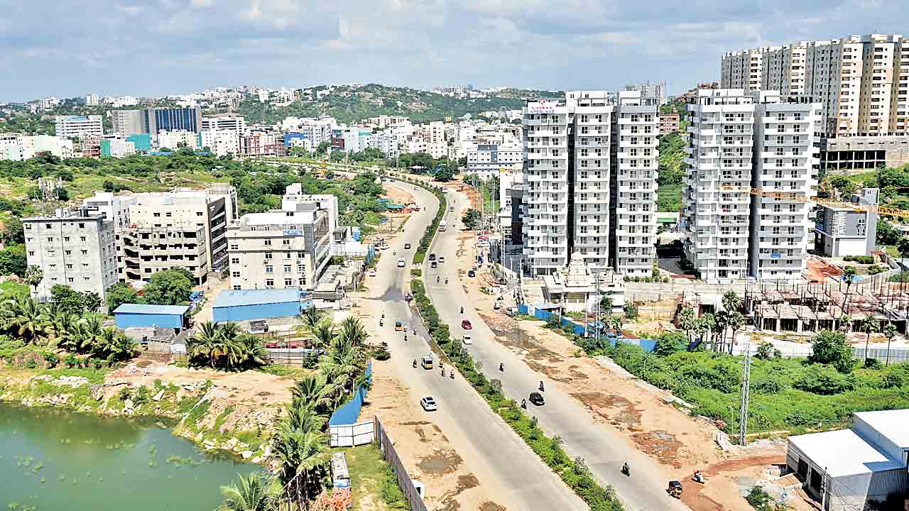 రాయదుర్గంలో వేలం మాయ.. రూ.177 కోట్లు పలికిన ఎకరం ధర