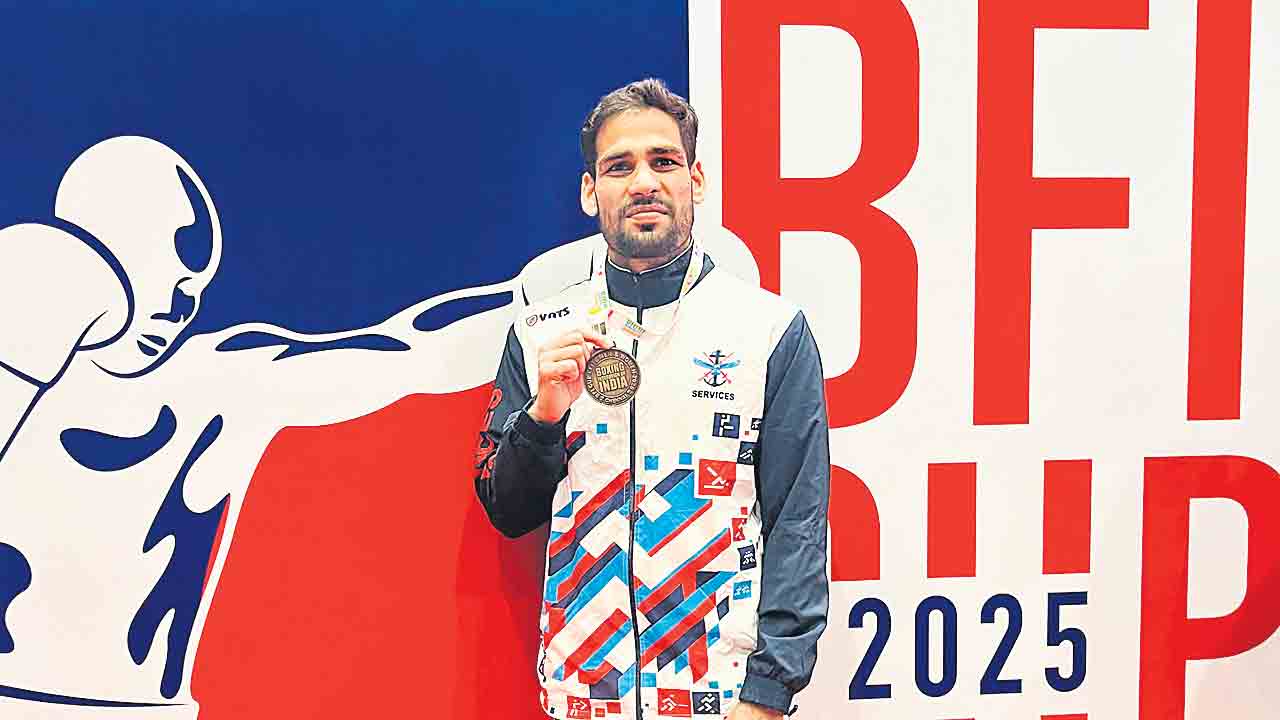 హుసామ్‌ పసిడి పంచ్‌.. మెరిసిన తెలంగాణ బాక్సర్‌