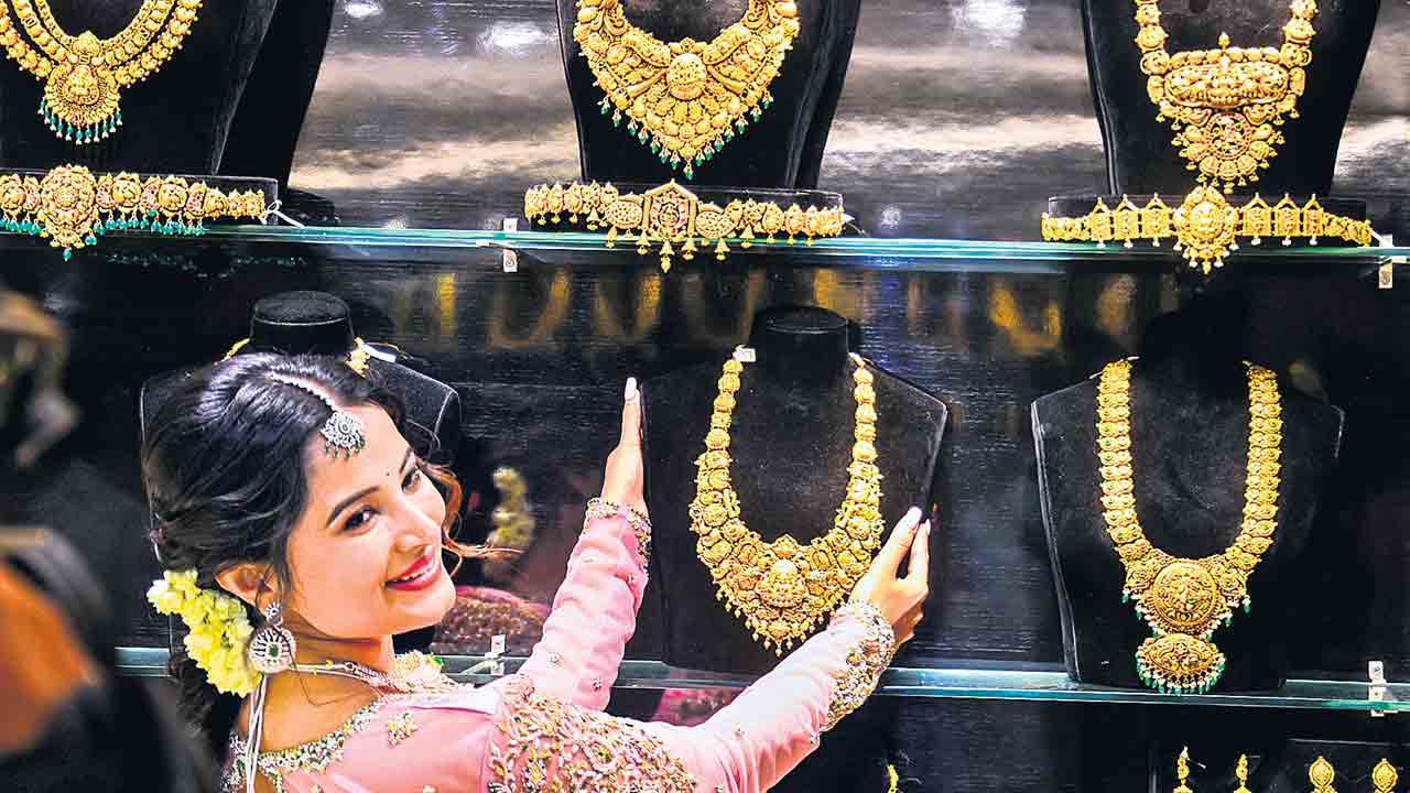 గోల్డ్‌@రూ.1,24,000