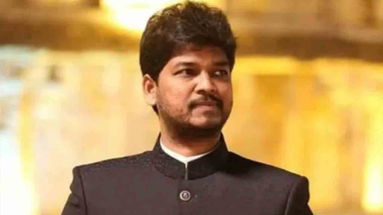 నవీన్యాదవ్ను కాంగ్రెస్ నుంచి బహిష్కరించండి