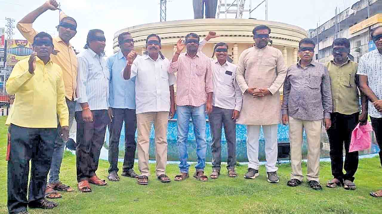 బీసీలకు పదోన్నతుల్లో రిజర్వేషన్లు కల్పించాలి