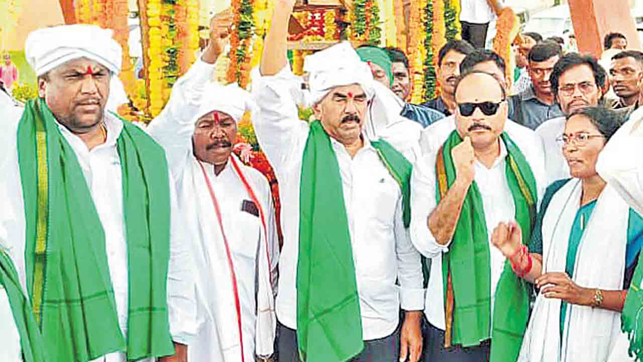 కుమ్రం భీంకు ఘన నివాళి.. జోడేఘాట్‌లో 85 వర్ధంతి