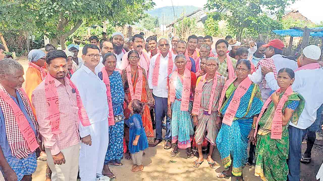 బీఆర్‌ఎస్‌లో చేరికల జోష్‌.. కాంగ్రెస్‌, బీజేపీల నుంచి భారీగా చేరిక