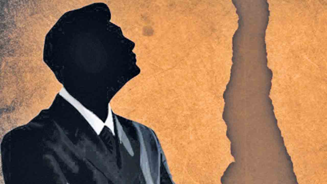 మంత్రుల సిఫారసులూ బేఖాతరు.. ఆర్థికశాఖలో ఓ ఐఏఎస్‌ ఆధిపత్యం