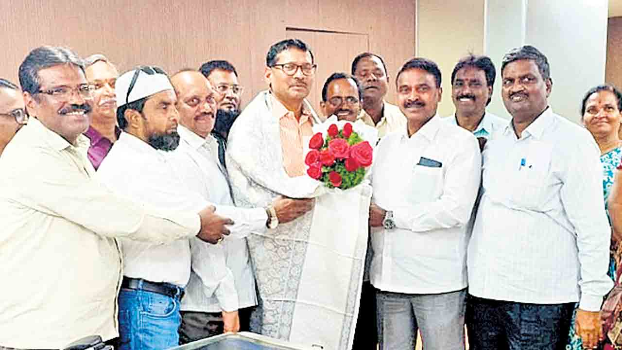 ఆర్టీసీలో 17 వేల పోస్టులు భర్తీ చేయాలి