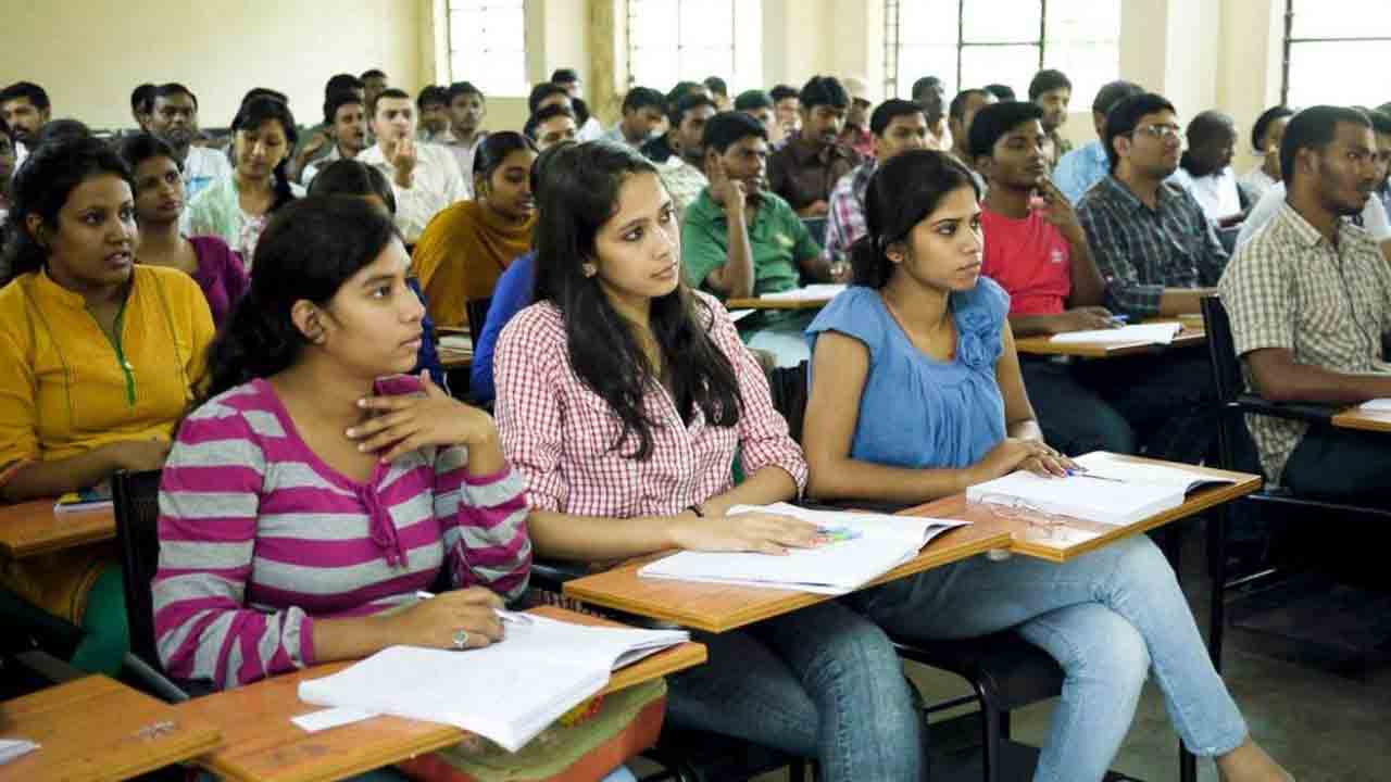 అడ్మిషన్ల జోరు.. కాలేజీలు బేజారు.. సమస్యల్లో సాంకేతిక విద్య