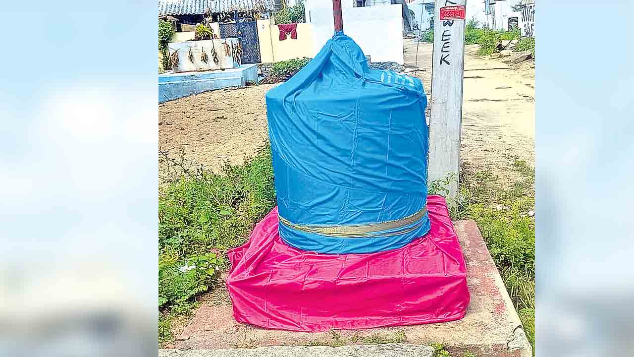 నకిరేకల్‌లో ఎన్నికల కోడ్‌ ఉల్లంఘన