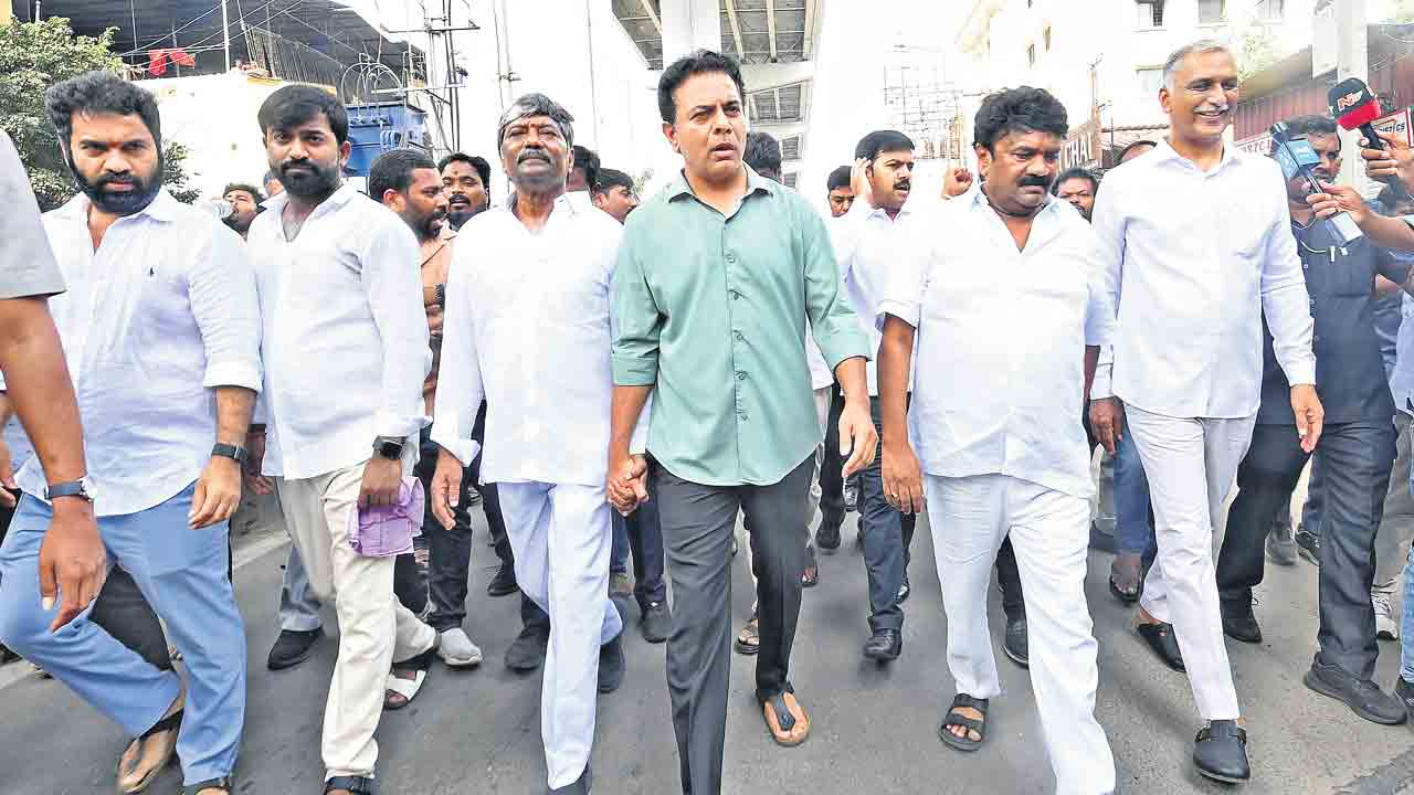 బస్‌ చార్జీలపై బీఆర్‌ఎస్‌ ఫైట్‌.. పెంచిన చార్జీలు తగ్గించకపోతే ఆందోళనలు తీవ్రతరం: కేటీఆర్‌