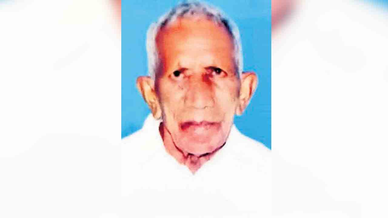 ఎర్రోళ్ల శ్రీనివాస్కు పితృవియోగం