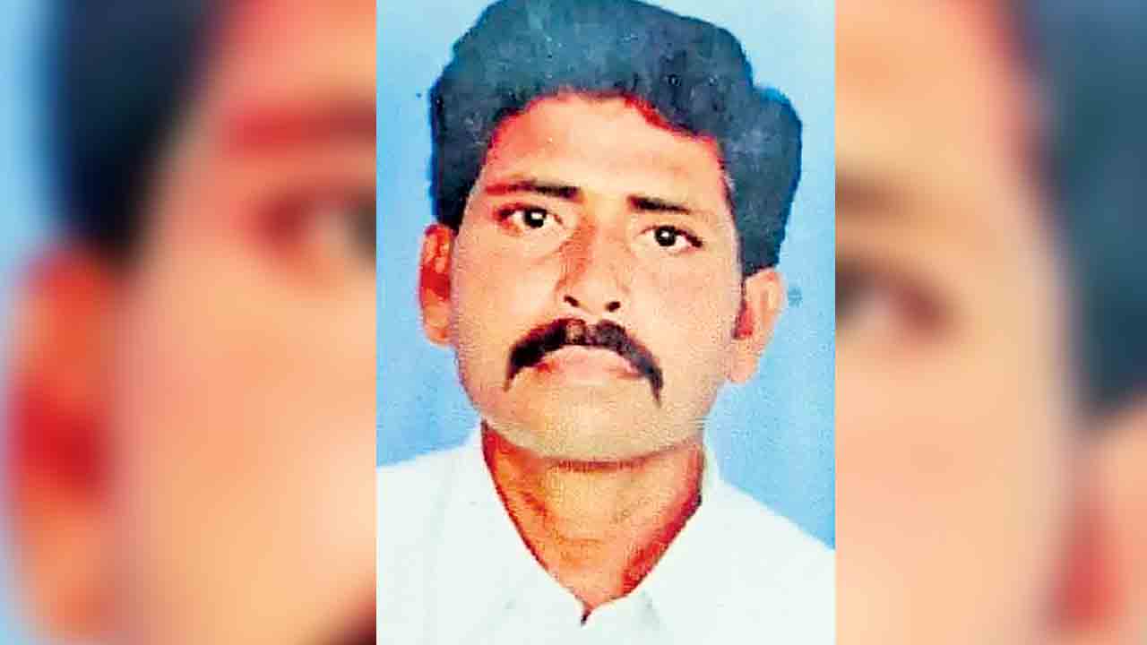 అప్పుల బాధతో రైతు ఆత్మహత్య