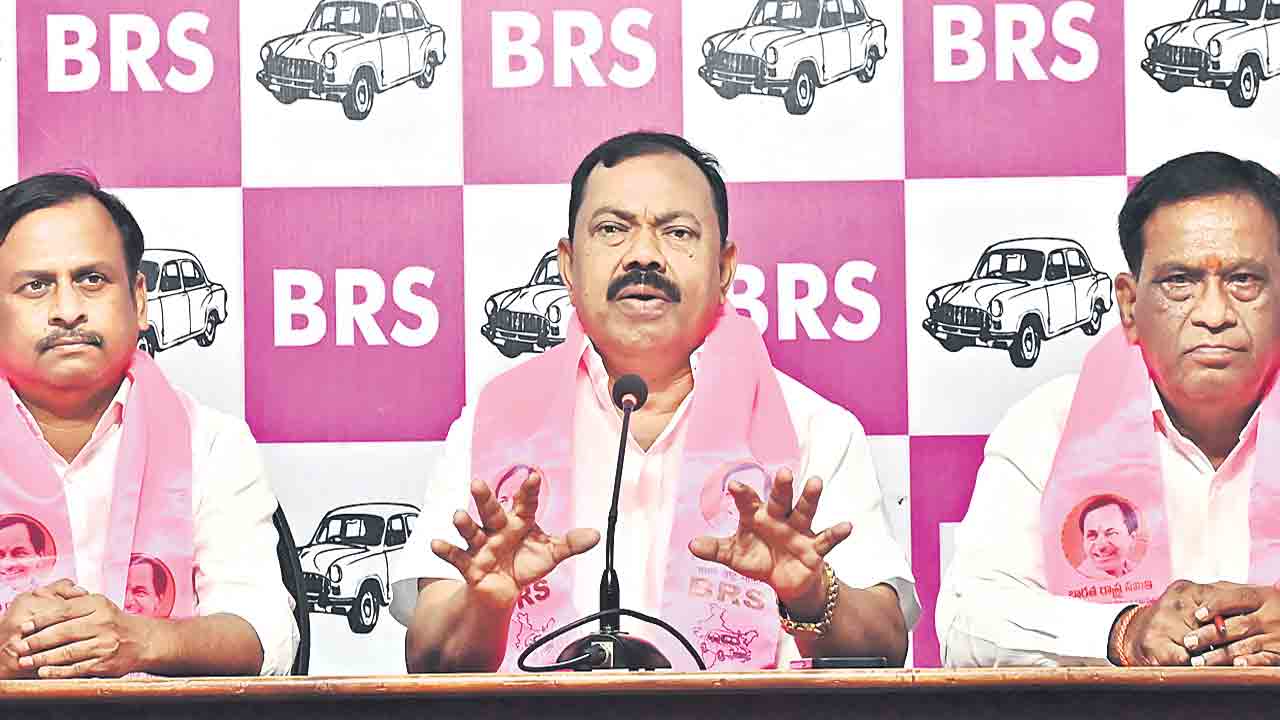 రేవంత్‌ మేక వన్నె పులి.. బీసీల నోట్లో మట్టి కొడుతున్న సీఎం